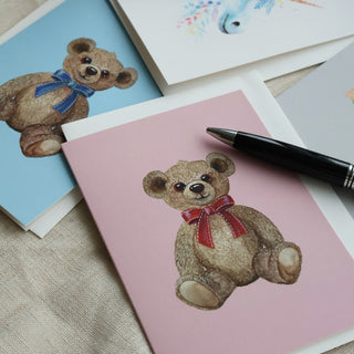 Vikt kort, Play, Red Bow Teddy