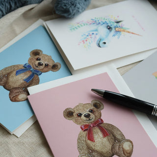 Vikt kort, Play, Blue Bow Teddy